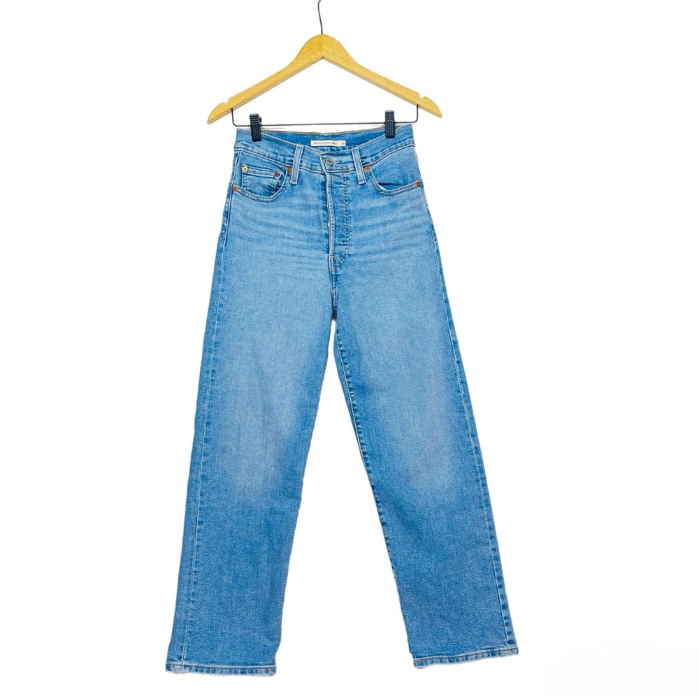 NWOT 🆕 Levi's Blue Straight Leg Jeans Timeless Style
